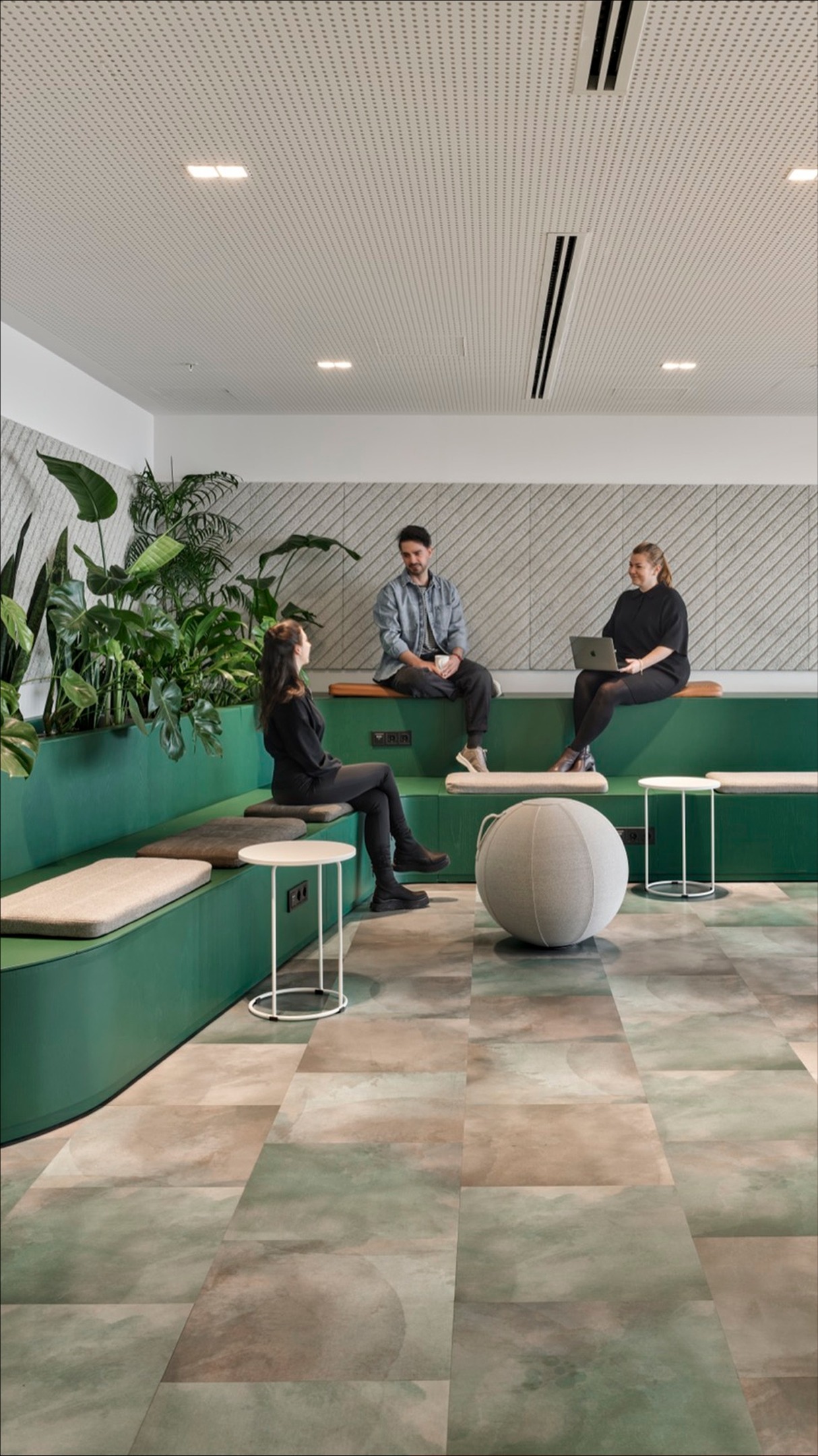 Studio 13 | Instagram